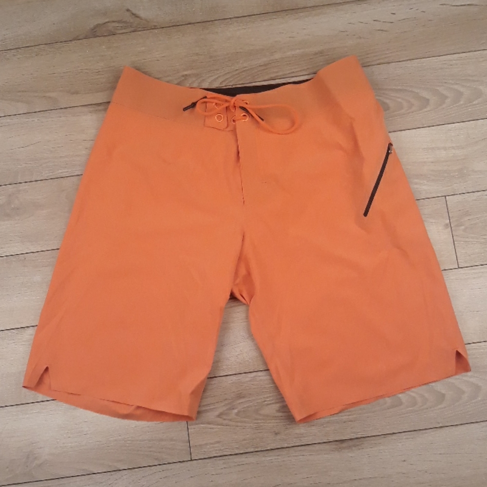 LULULEMON Tangerine Orange Sz 34 Swim Board Mens Athletic‎ Shorts